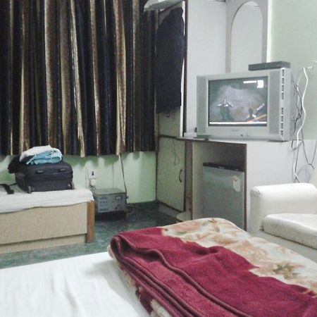 Hotel Woodland Deluxe Νέο Δελχί Εξωτερικό φωτογραφία