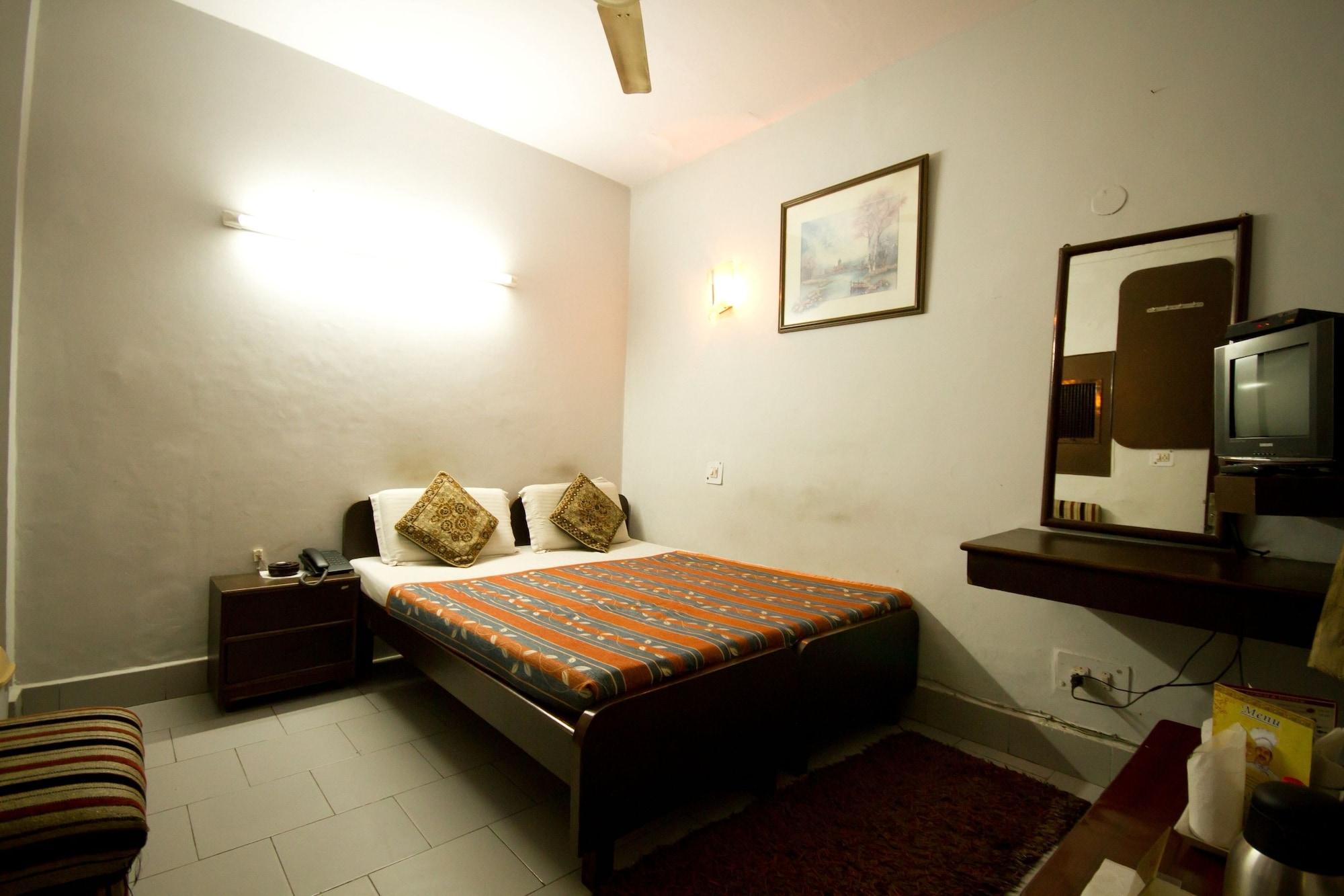 Hotel Woodland Deluxe Νέο Δελχί Εξωτερικό φωτογραφία